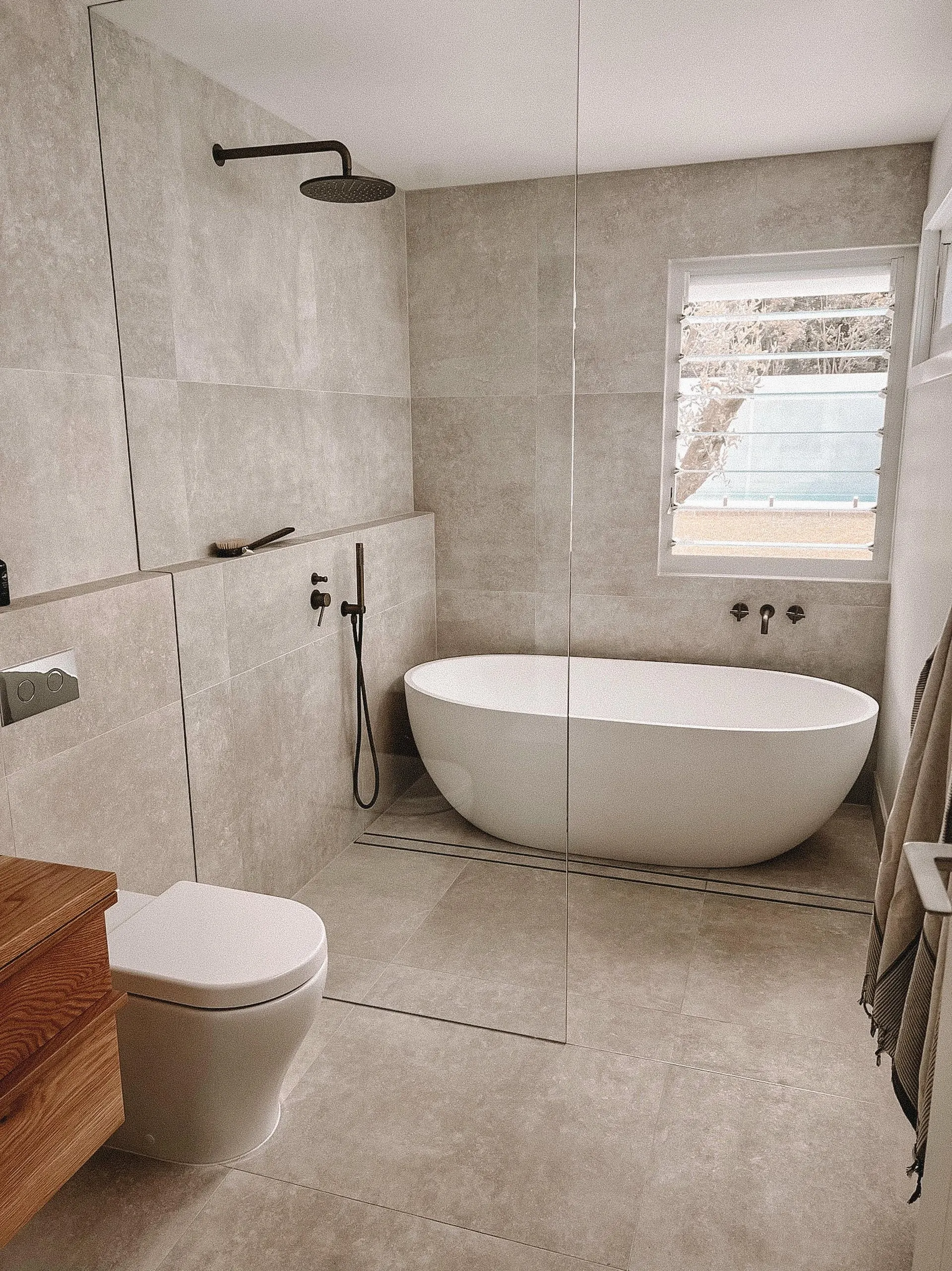 Bathroom tub in the Havenridge project, the Central Coast, by Clove Interiors