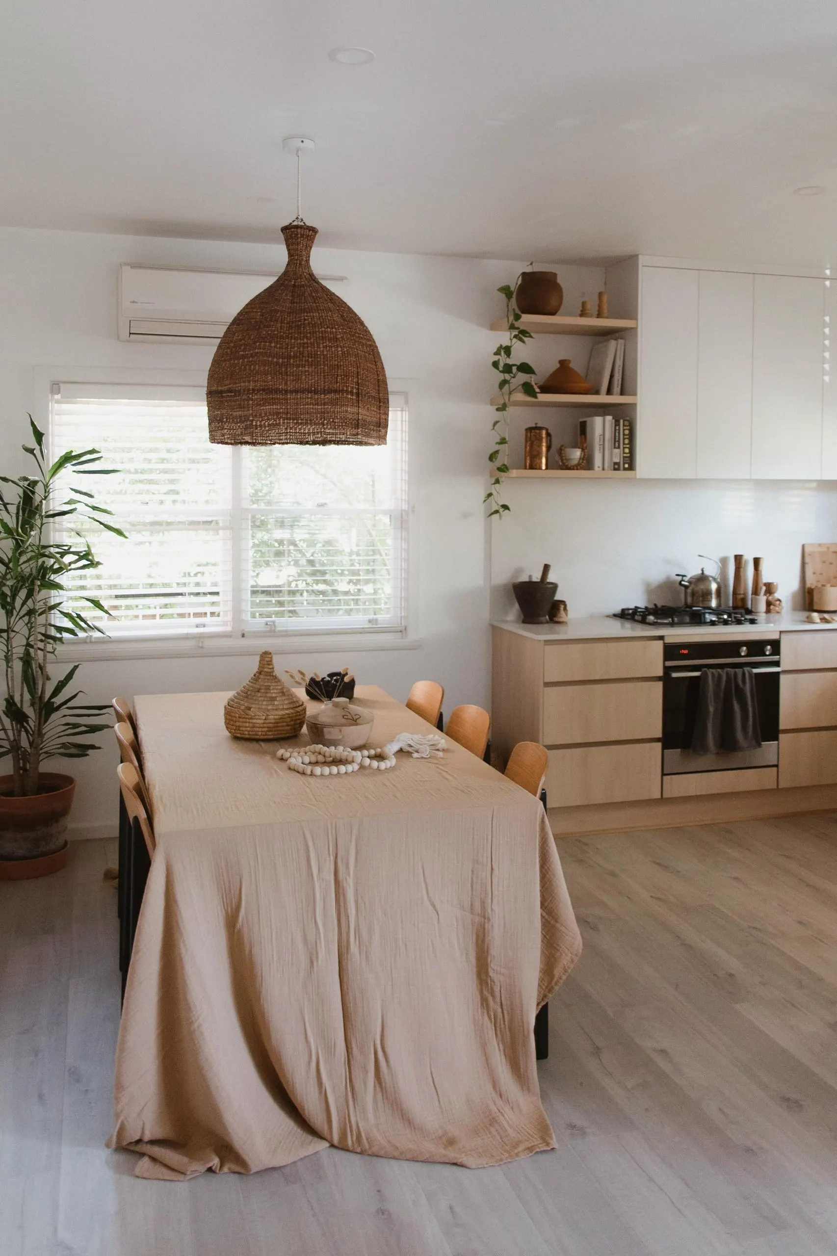 Dining kitchen in the Clove Haven project, the Central Coast, by Clove Interiors