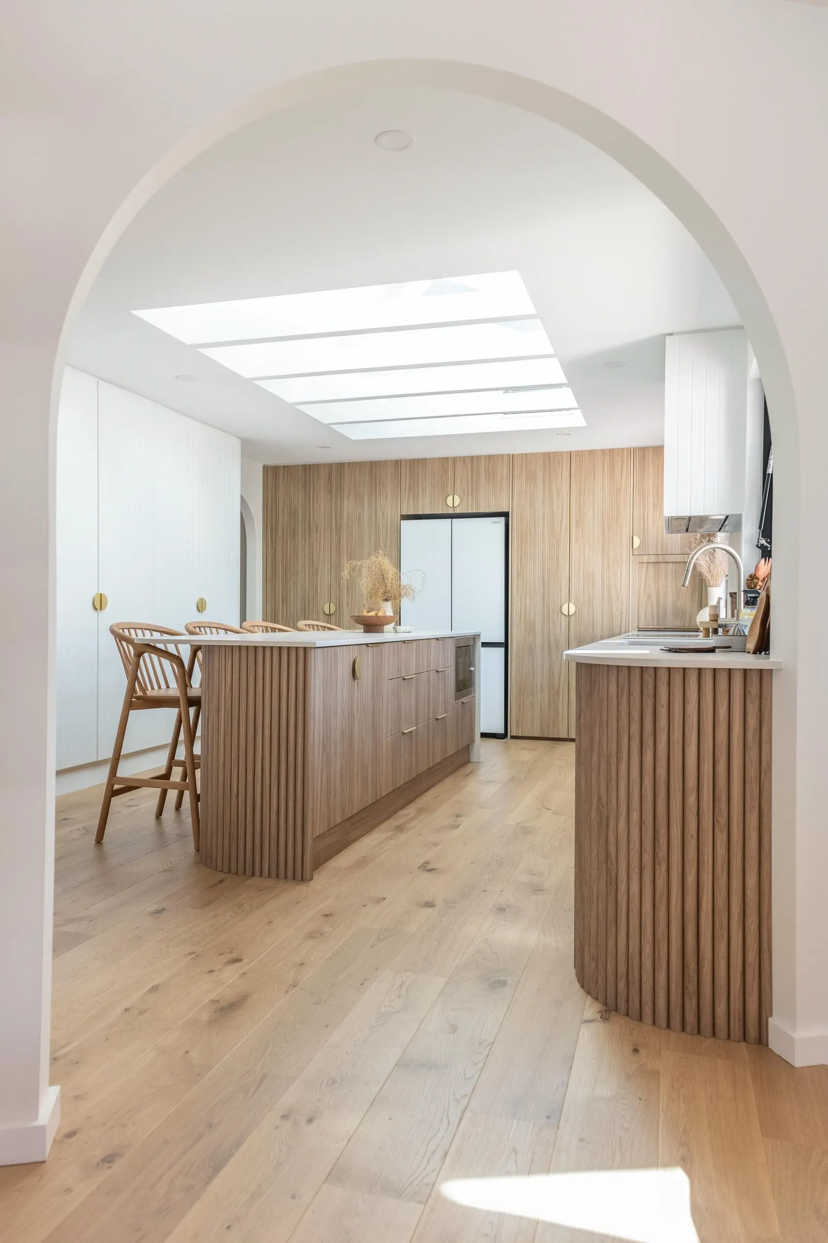 Kitchen island in the Barradise project, the Central Coast, by Clove Interiors